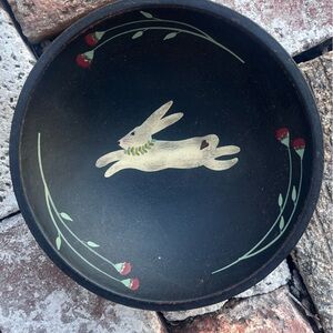 Adorable Americana style wooden hand painted bowl w a bunny design.